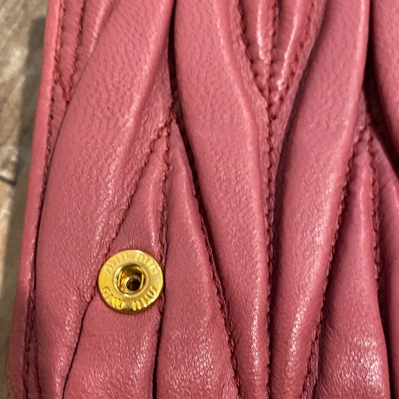 Miu Miu Quilted Matelassé Leather Wallet in Pink with Gold Logo - Picture 8 of 14